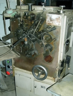 Пружинонавивочный автомат